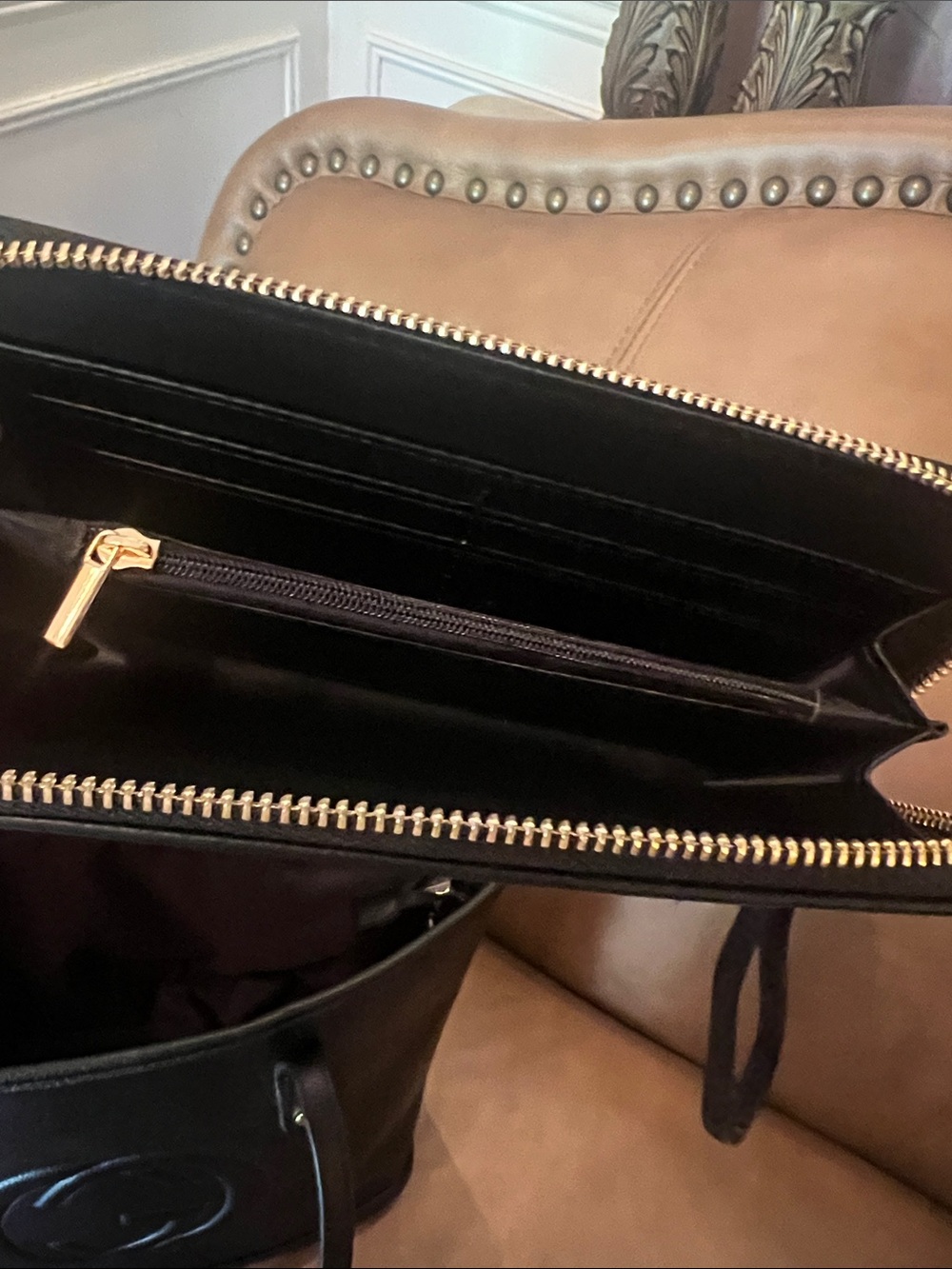 Gucci Black Leather Tote with Matching Wristlet - Picture 6 of 12